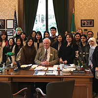 WA_state_treasurer_with_acctg_students_blog_square_200x200